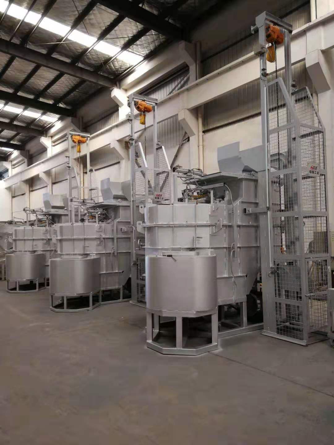 壓鑄機邊爐與連續機邊保溫爐 有色金屬熔煉的核心裝備